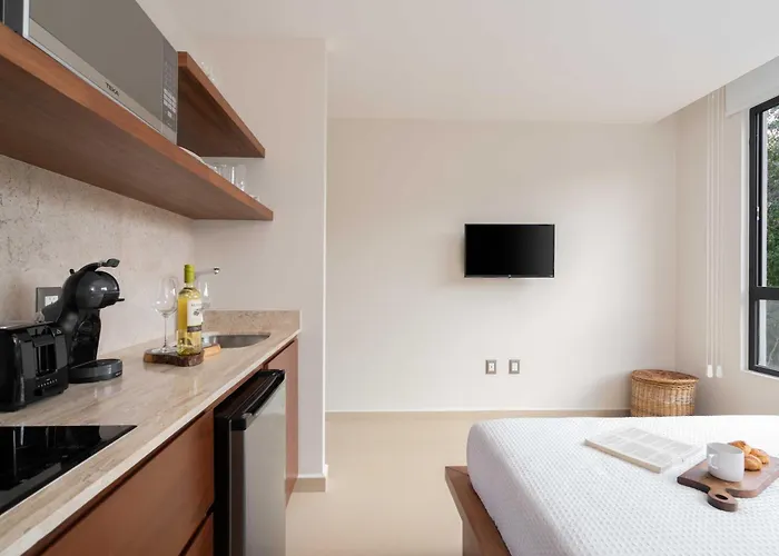Phimai & Infinity Pool, Fast Wifi, Nespresso & Netflix Apartment *