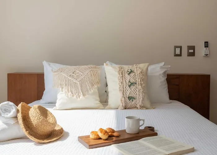 Phimai & Infinity Pool, Fast Wifi, Nespresso & Netflix *