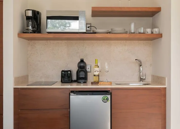 Phimai & Infinity Pool, Fast Wifi, Nespresso & Netflix Apartment