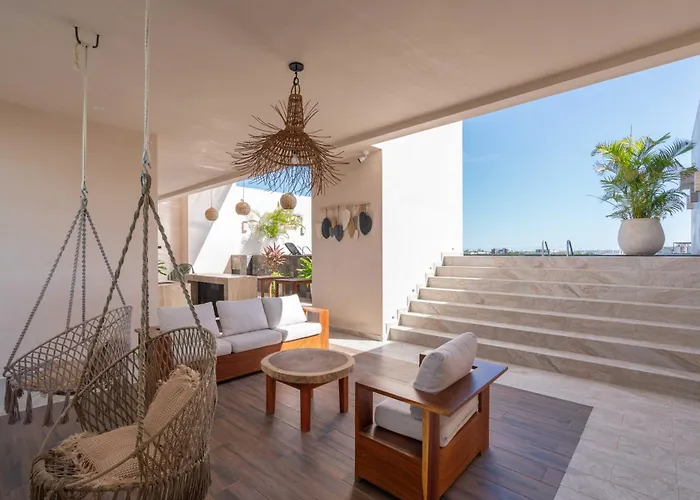 Phimai & Infinity Pool, Fast Wifi, Nespresso & Netflix Apartment